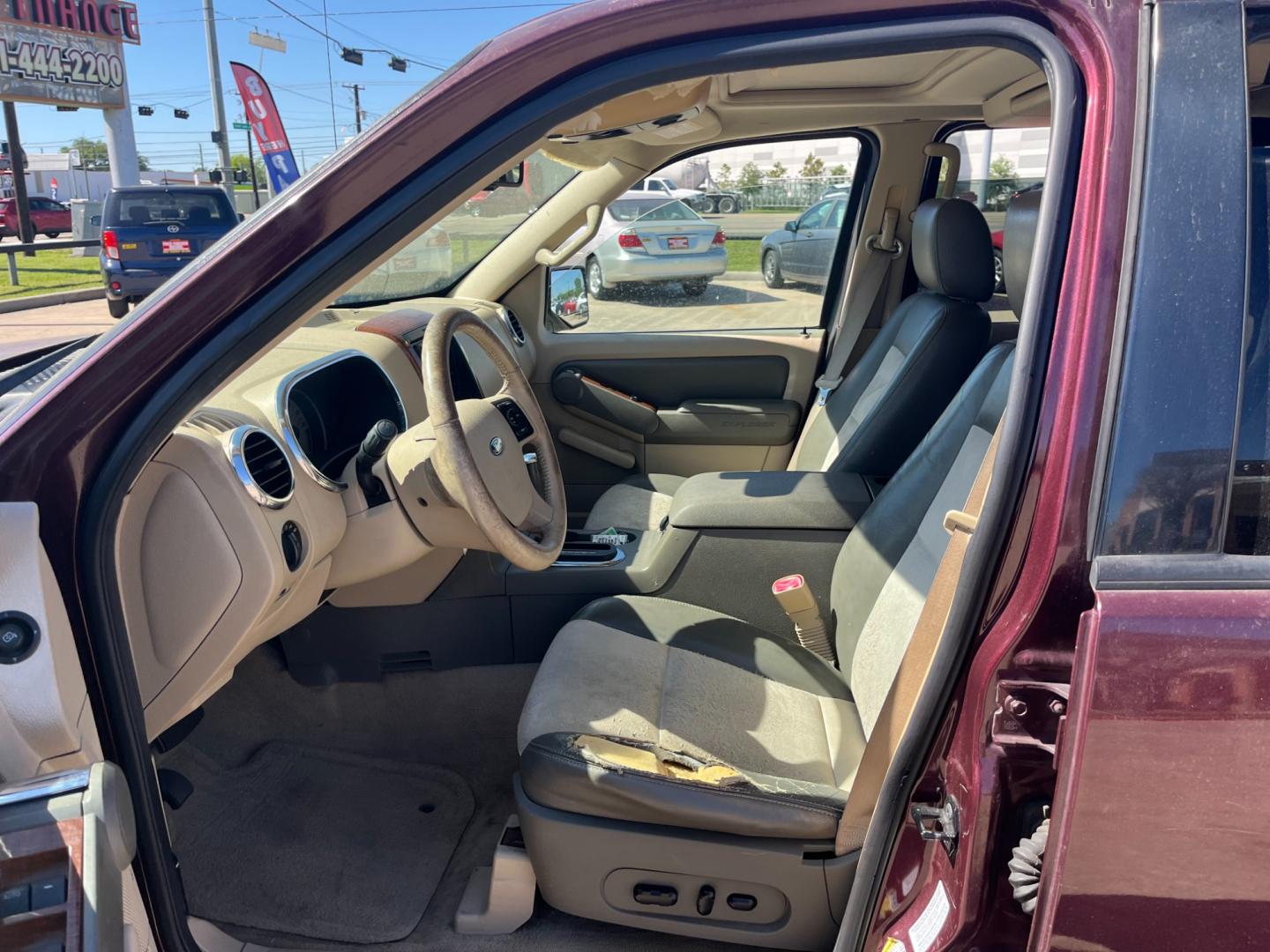 2006 maroom /TAN Ford Explorer Eddie Bauer 4.6L 4WD (1FMEU74816U) with an 4.6L V8 SOHC 16V engine, 6-Speed Automatic Overdrive transmission, located at 14700 Tomball Parkway 249, Houston, TX, 77086, (281) 444-2200, 29.928619, -95.504074 - Photo#8